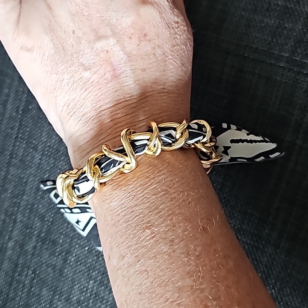 Black and White Wire Ribbon with Gold Chain Bracelet ⬜